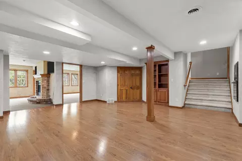Living - 6709 N Gullwing Ct, Appleton, WI 54913 photo 10 of 12