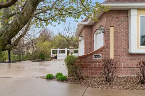 Exterior - 6709 N Gullwing Ct, Appleton, WI 54913 photo 8 of 17