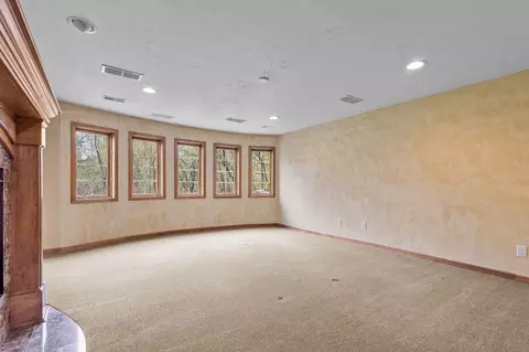 Living - 6709 N Gullwing Ct, Appleton, WI 54913 photo 9 of 12