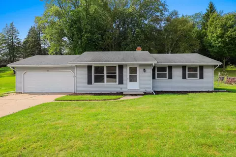 827 Hillcrest Hts, Green Bay, WI 54313