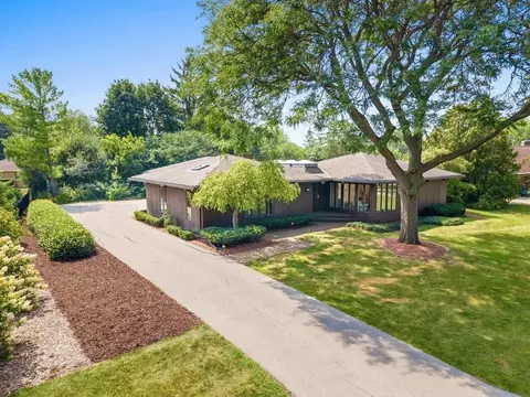 221 Rosemont Dr, Allouez, WI 54301