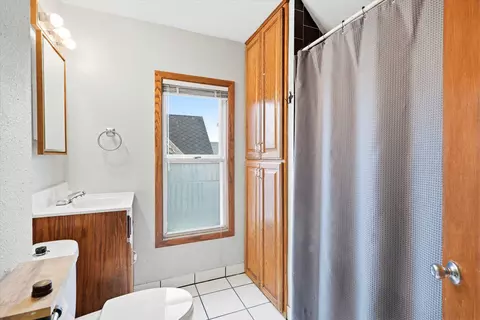 Bath - 206 W Winnebago St, Appleton, WI 54911 photo 2 of 2