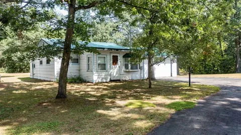 9078 Boelter Lake Dr, Almond, WI 54909