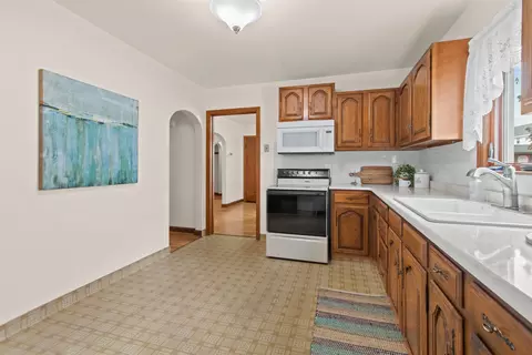 Kitchen - 1620 N Richmond St, Appleton, WI 54911 photo 2 of 4