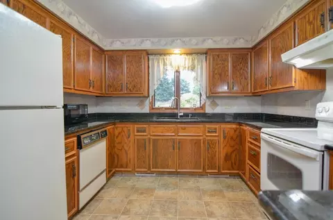 Kitchen - 1040 Debra St, Wrightstown, WI 54180 photo 6 of 9
