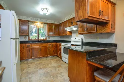 Kitchen - 1040 Debra St, Wrightstown, WI 54180 photo 3 of 9
