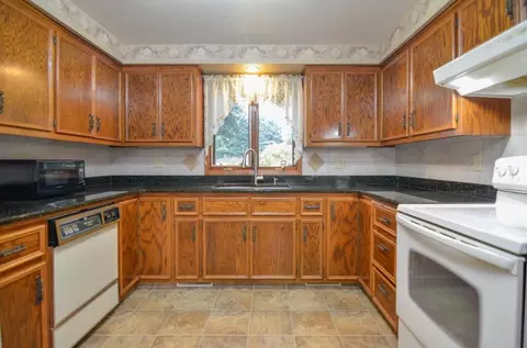 Kitchen - 1040 Debra St, Wrightstown, WI 54180 photo 5 of 9