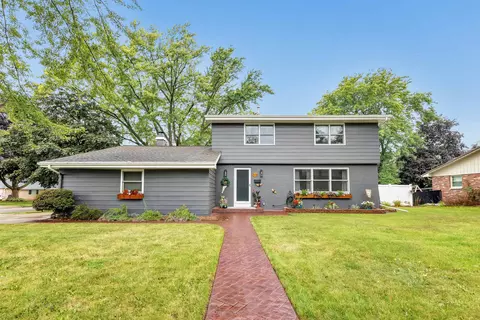 505 Waubaunuqua Trl, De Pere, WI 54115