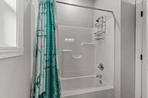 Bath - 4726 N Tony Ct, Appleton, WI 54913 photo 2 of 5