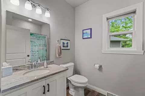 Bath - 4726 N Tony Ct, Appleton, WI 54913 photo 3 of 5