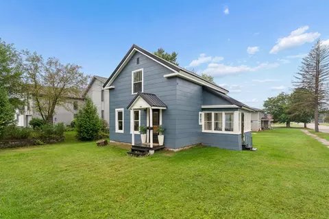 803 Oshkosh St, New London, WI 54961