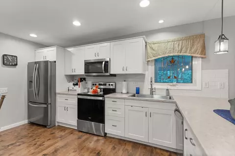 Kitchen - 2115 N Birchwood Ave, Appleton, WI 54914 photo 2 of 3