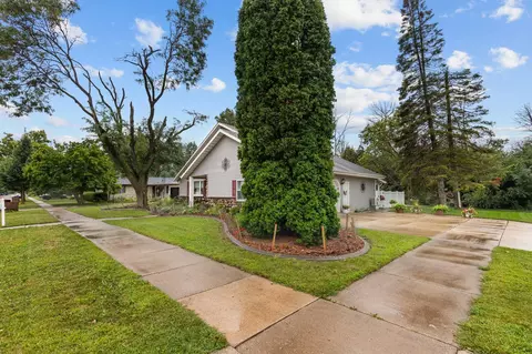 Exterior - 2115 N Birchwood Ave, Appleton, WI 54914 photo 5 of 9
