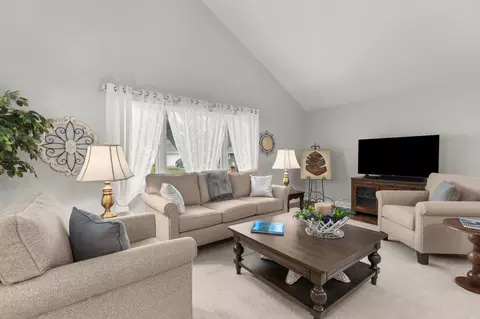 Living - 2115 N Birchwood Ave, Appleton, WI 54914 photo 2 of 3