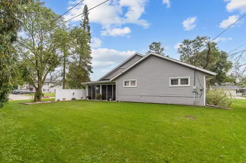 Exterior - 2115 N Birchwood Ave, Appleton, WI 54914 photo 7 of 9