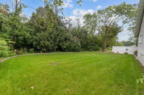 Exterior - 2115 N Birchwood Ave, Appleton, WI 54914 photo 8 of 9