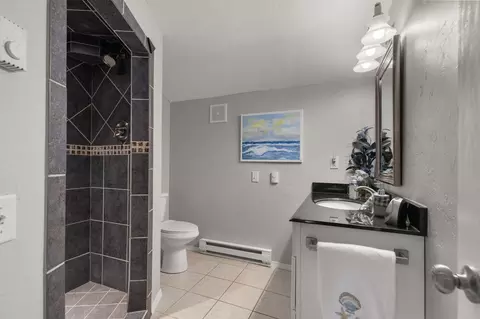 Bath - 2115 N Birchwood Ave, Appleton, WI 54914 photo 3 of 5
