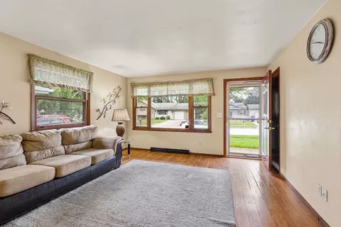 Living - 415 S Midpark Dr, Appleton, WI 54915 photo 1 of 2