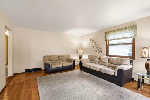 Living - 415 S Midpark Dr, Appleton, WI 54915 photo 2 of 2