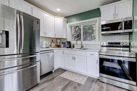 Kitchen - 727 N Bennett St, Appleton, WI 54914 photo 3 of 4
