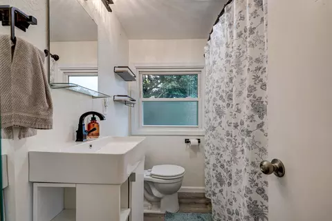 Bath - 727 N Bennett St, Appleton, WI 54914 photo 1 of 1