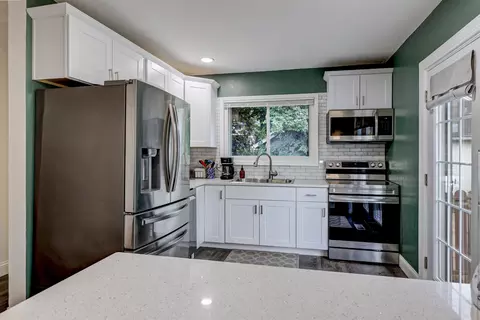 Kitchen - 727 N Bennett St, Appleton, WI 54914 photo 2 of 4