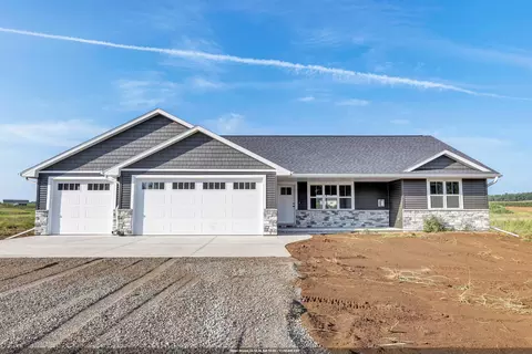 3735 Harolds Way, Suamico, WI 54313