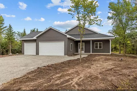 2858 Nekimi Ave, Oshkosh, WI 54902