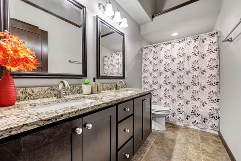 Bath - 3309 E Aquamarine Ave, Appleton, WI 54913 photo 3 of 4
