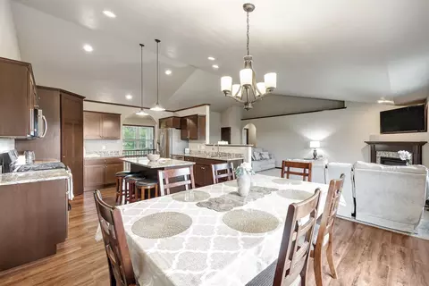 Dining - 3309 E Aquamarine Ave, Appleton, WI 54913 photo 1 of 2