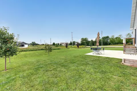 Exterior - 3309 E Aquamarine Ave, Appleton, WI 54913 photo 6 of 8