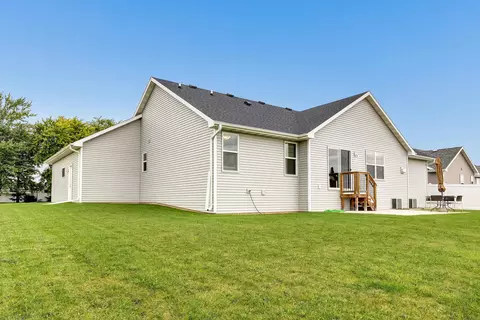 Exterior - 3309 E Aquamarine Ave, Appleton, WI 54913 photo 4 of 8