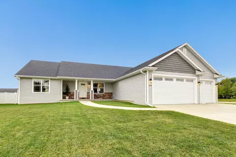 Exterior - 3309 E Aquamarine Ave, Appleton, WI 54913 photo 2 of 8