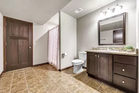 Bath - 3309 E Aquamarine Ave, Appleton, WI 54913 photo 4 of 4
