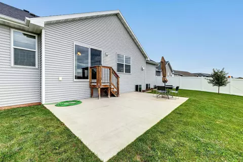 Exterior - 3309 E Aquamarine Ave, Appleton, WI 54913 photo 5 of 8