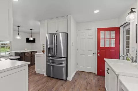 Entry Way - 165 River Dr, Appleton, WI 54915 photo 1 of 4