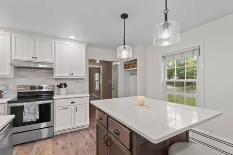Kitchen - 165 River Dr, Appleton, WI 54915 photo 4 of 8