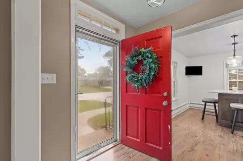 Entry Way - 165 River Dr, Appleton, WI 54915 photo 2 of 4