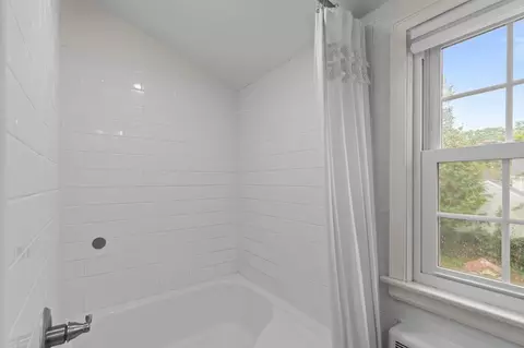 Bath - 165 River Dr, Appleton, WI 54915 photo 3 of 3