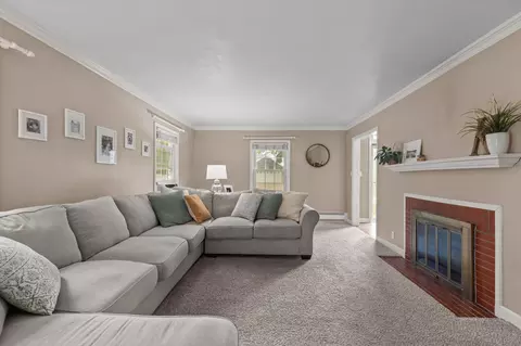 Living - 165 River Dr, Appleton, WI 54915 photo 1 of 6