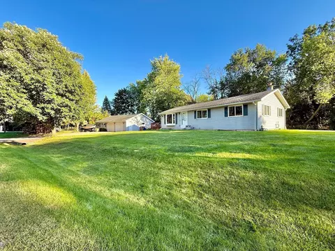 2829 Sheldon Dr, Oshkosh, WI 54904