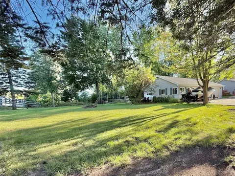 Exterior - 2829 Sheldon Dr, Oshkosh, WI 54904 photo 4 of 7