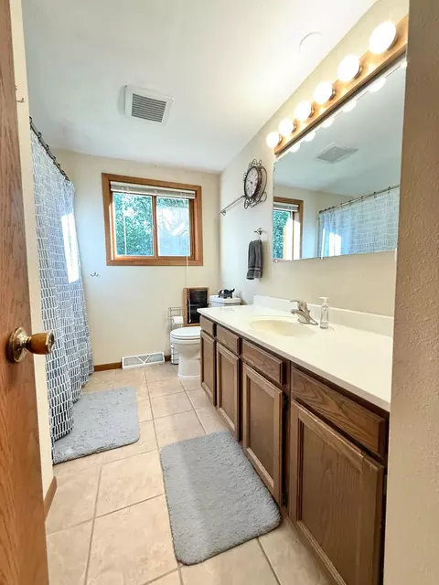 Bath - 2829 Sheldon Dr, Oshkosh, WI 54904 photo 1 of 2