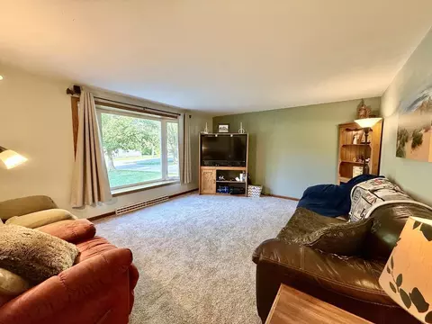 Living - 2829 Sheldon Dr, Oshkosh, WI 54904 photo 1 of 2