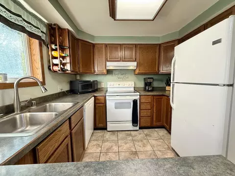 Kitchen - 2829 Sheldon Dr, Oshkosh, WI 54904 photo 2 of 2