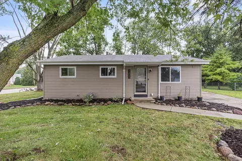 1200 Fieldcrest Dr, Menasha, WI 54952