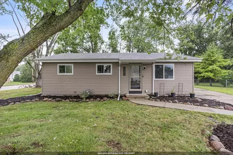 1200 Fieldcrest Dr, Menasha, WI 54952