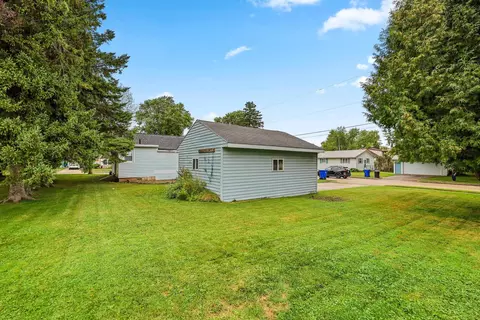 Exterior - 1105 W Grant St, Appleton, WI 54914 photo 8 of 10