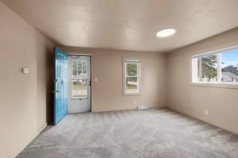 Living - 1105 W Grant St, Appleton, WI 54914 photo 4 of 4