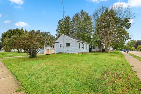 Exterior - 1105 W Grant St, Appleton, WI 54914 photo 4 of 10
